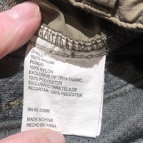 Iceberg Medium convertible pants. Tan. Outdoor. Zip off. Multiple pockets - Picture 10 of 14